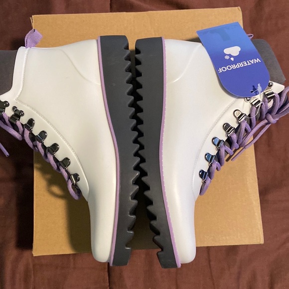 Waterproof Bootie by Jambi Brand. NWT! - Picture 7 of 16